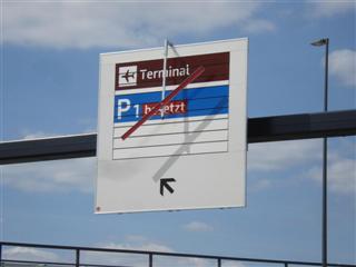 Terminal-Vorfahrt Abflug-Ebene